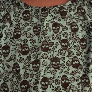 Size 3 Torrid skull blouse